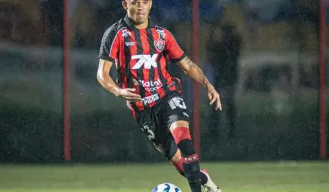 Coritiba avança por Erick e supera Vitória em disputa com São Paulo