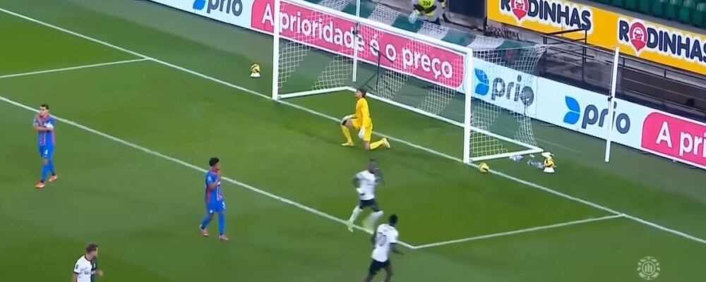 Cria do Atlético sofre nove gols em três jogos e amarga reserva na Europa