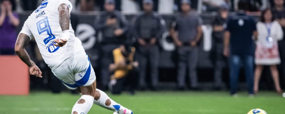 Cruzeiro: Gabigol rechaça acusações de que teria errado pênalti propositalmente