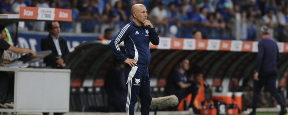 Cruzeiro: Jardim diz por que demorou a substituir jogador machucado