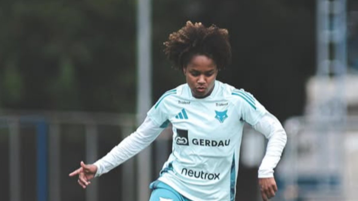 Camila Ambrózio, defensora do Cruzeiro, não permanecerá para 2026 (foto: Divulgação/Cruzeiro)