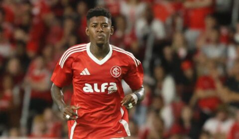 Cruzeiro encaminha contratação de Vitão, zagueiro do Internacional