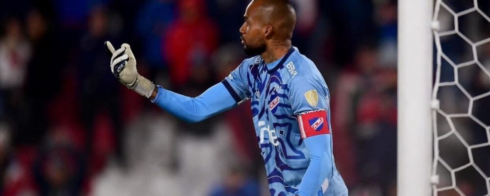 Cruzeiro tentou contratar goleiro de seleção, diz jornalista