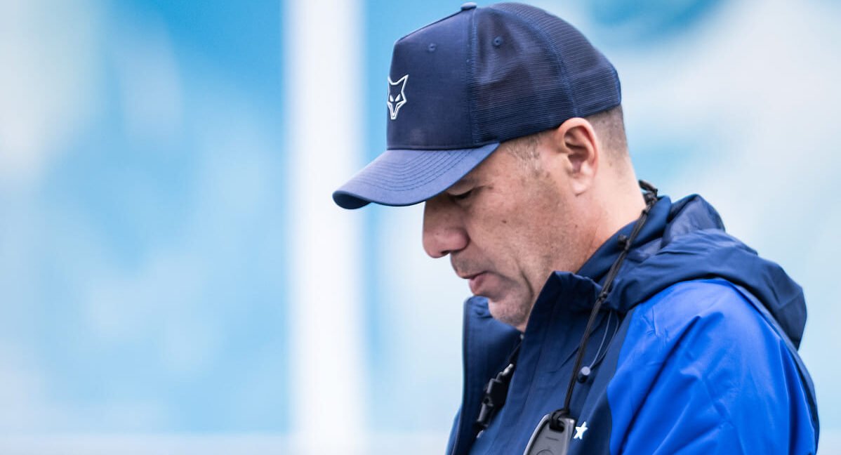 Leonardo jardim, técnico do Cruzeiro, em treinamento na Toca da Raposa 2, em Belo Horizonte (foto: Gustavo Aleixo/Cruzeiro)