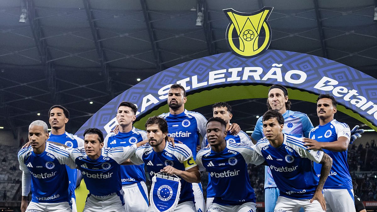 Elenco titular do Cruzeiro em empate por 2 a 2 com o Botafogo, pela 37ª rodada do Brasileiro de 2025 (foto: Gustavo Aleixo/Cruzeiro)