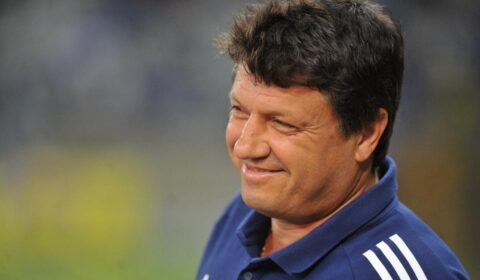 ‘Demite agora’: dirigente revela ter desligado Adilson Batista no vestiário