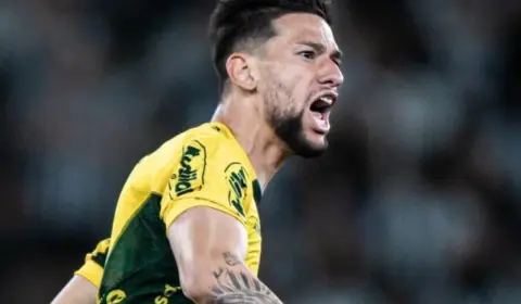 Destaque do Mirassol desembarca no Rio para assinar com Fluminense e frustra São Paulo