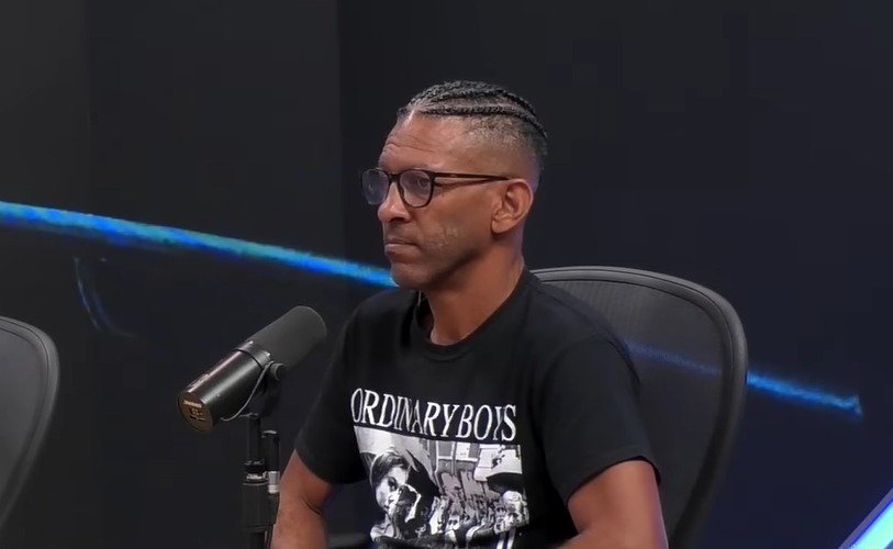 Djalminha, ex-jogador e comentarista da CazéTV (foto: Reprodução/CazéTV)