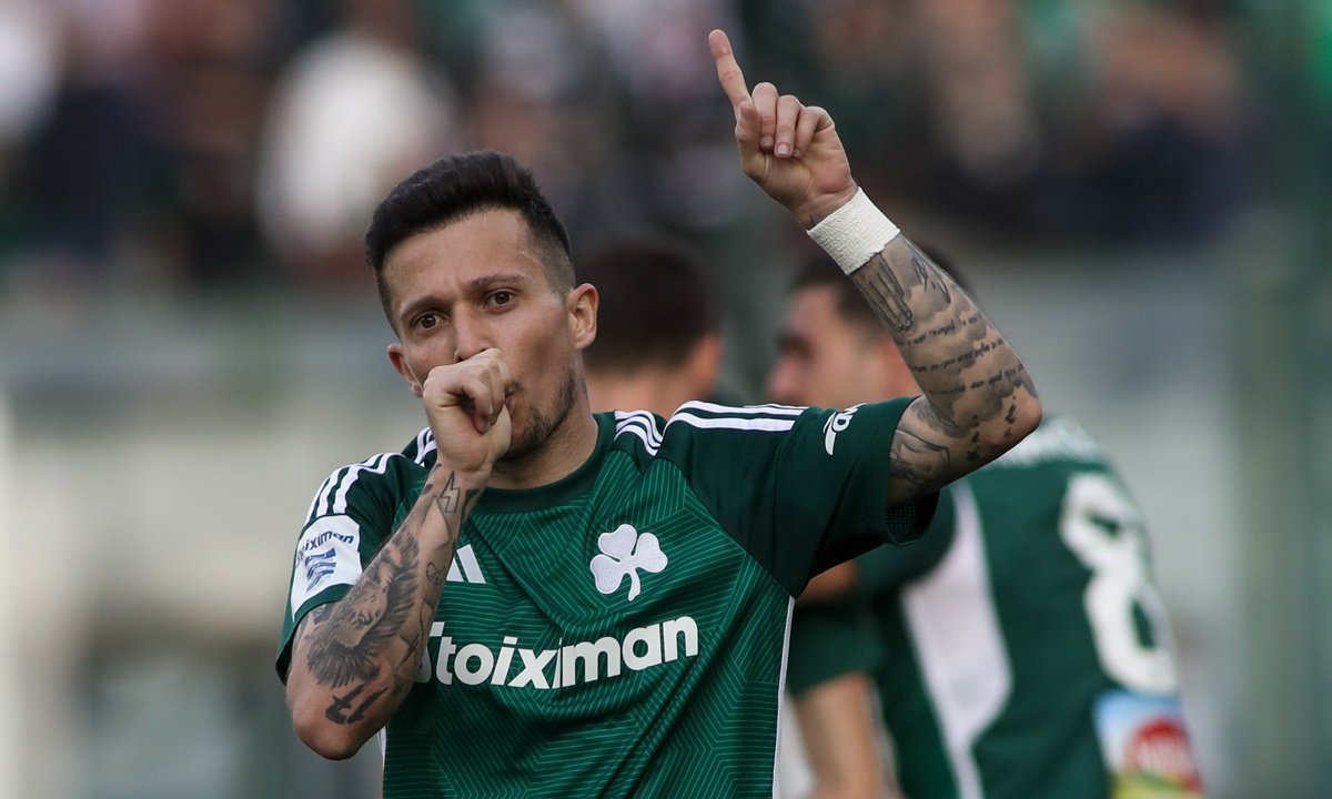 Bernard comemora gol pelo Panathinaikos - (foto: Divulgação/Panathinaikos)