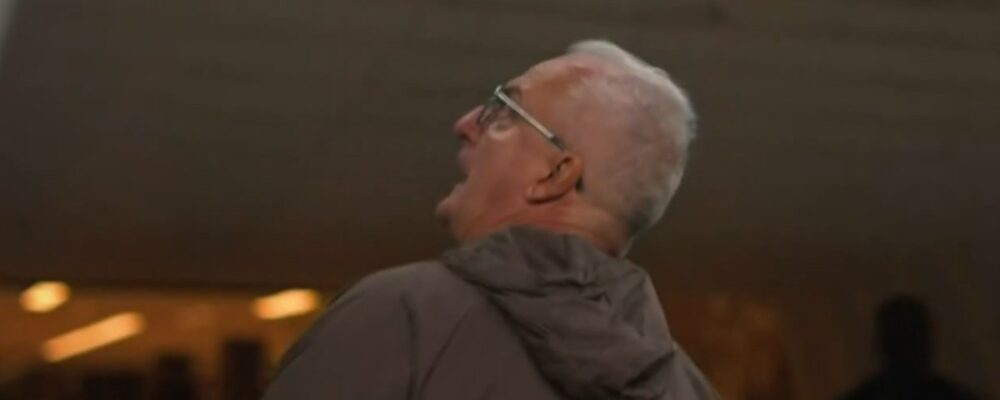 Dorival Júnior discute com torcedor do Corinthians após empate com Vasco