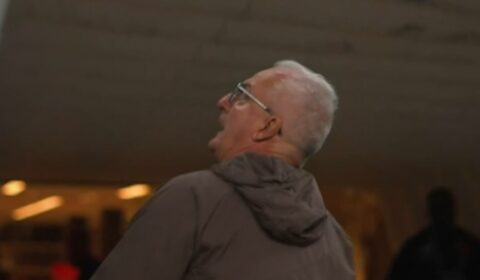 Dorival Júnior discute com torcedor do Corinthians após empate com Vasco
