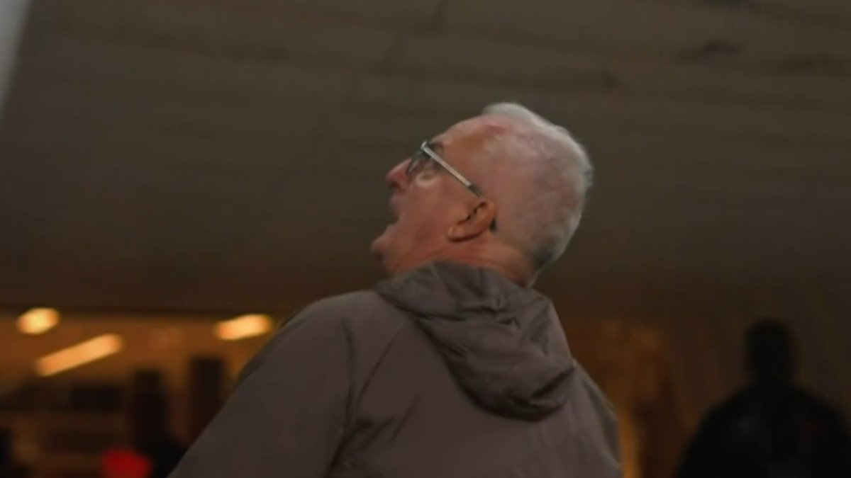 Momento em que Dorival Júnior falou com torcedores do Corinthians (foto: Reprodução)