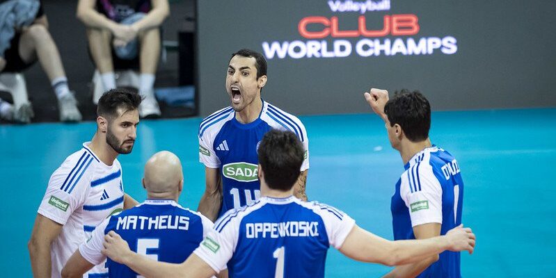 Douglas Souza desabafa à torcida do Cruzeiro após queda no Mundial de Vôlei