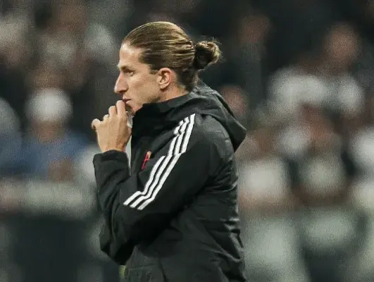 Elenco do Flamengo pede permanência de Filipe Luís “o melhor do Brasil”