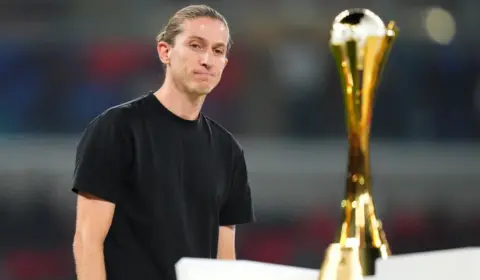 Entenda o que atrasa a renovação de Filipe Luís com o Flamengo