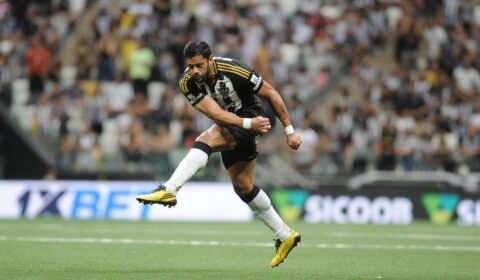 Espanhóis comparam Hulk, do Atlético, a lenda da Seleção Brasileira