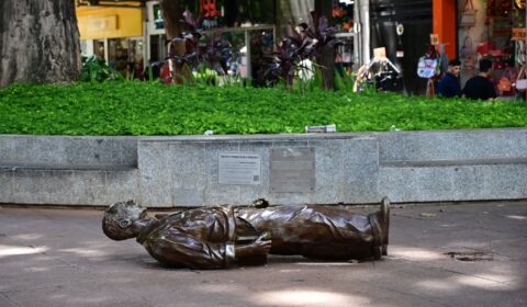 Estátua de torcedor icônico do Atlético é derrubada em BH