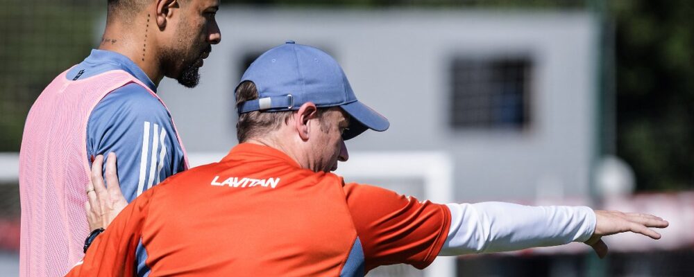 Ex-Cruzeiro desembarca em cidade com 1,7 mi de habitantes para assumir novo time