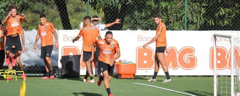 Ex-atacante do Atlético revela que quase acertou com Real Madrid