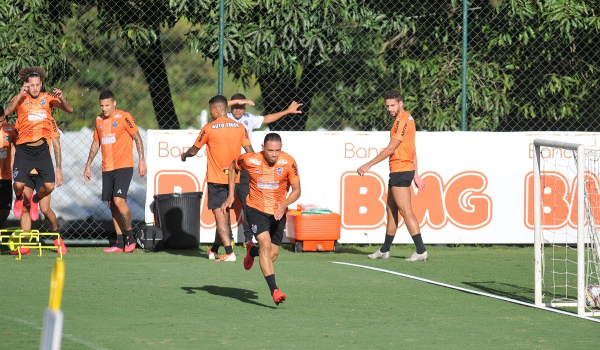 Ricardo Oliveira em treino do Atlético na Cidade do Galo (foto: Alexandre Guzanshe/EM/D.A Press)