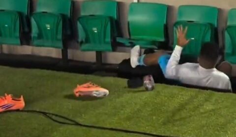 Ex-jogador do Cruzeiro é derrubado por invasor que buscava Neymar