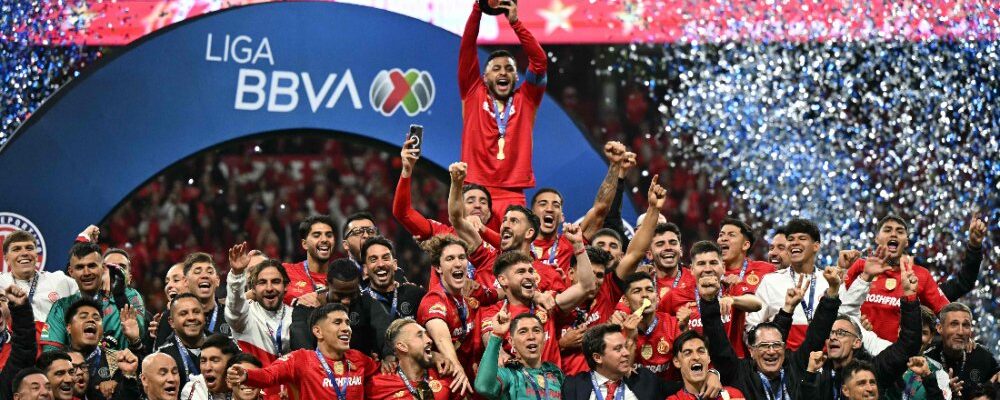 Ex-técnico do Atlético conquista 5º título no México e entra para seleta lista