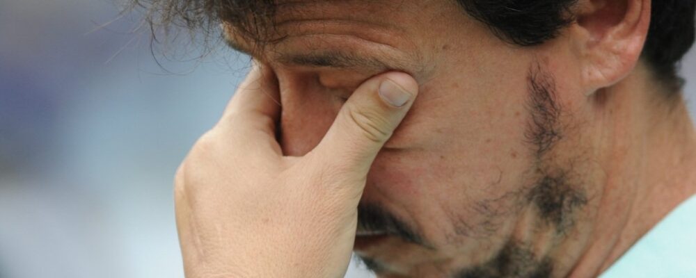 Ex-técnico do Cruzeiro consola filho após perda de título