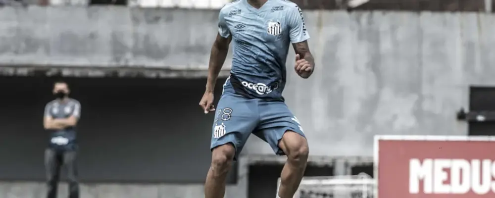 Ex-zagueiro do Santos é preso por abuso sexual em Salvador