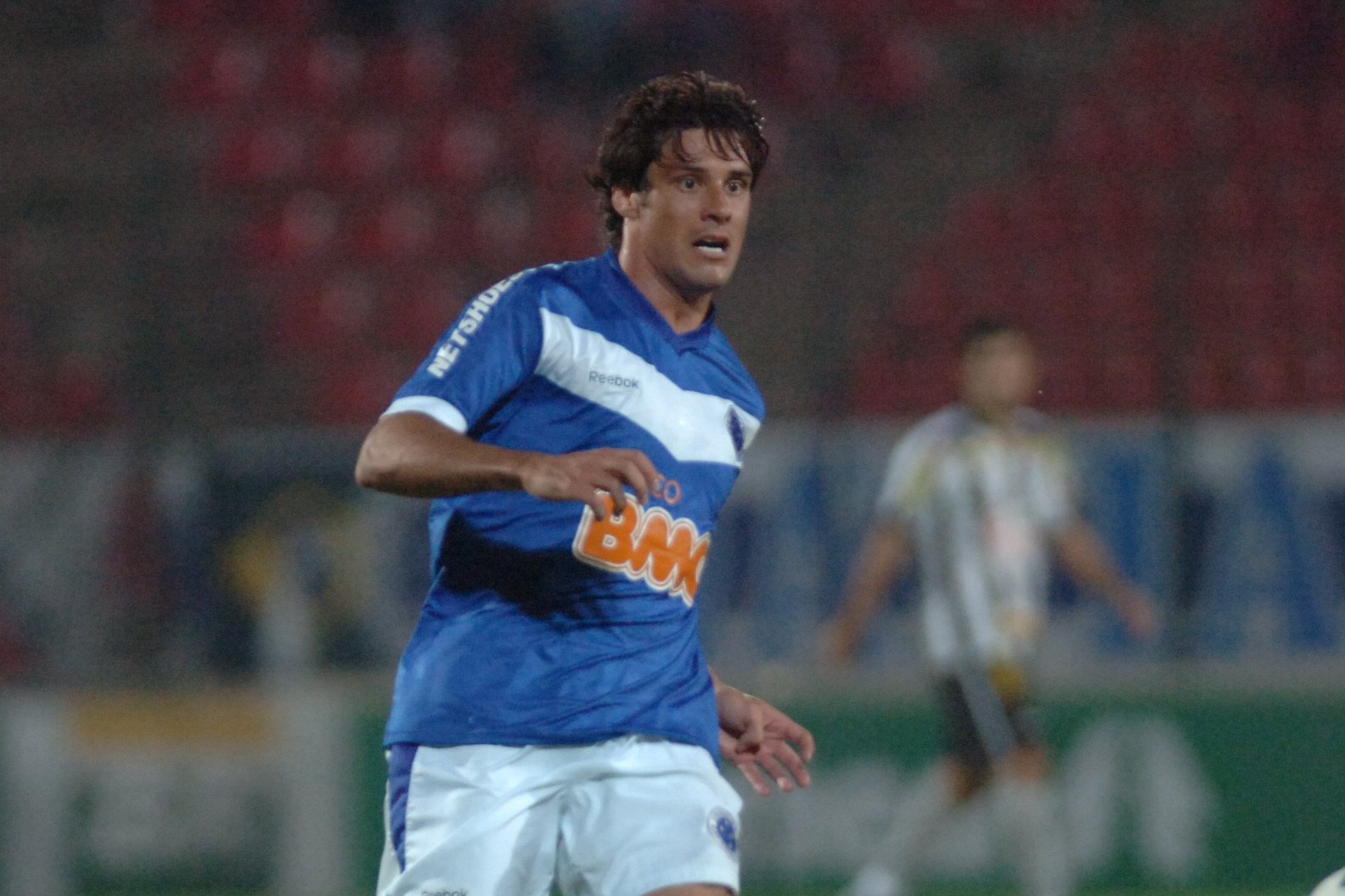 Fabrício em ação pelo Cruzeiro no Brasileirão de 2011, na Arena do Jacaré (foto: Alexandre Guzanshe/EM/D.A Press)