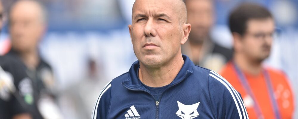 Fica ou sai? Torcedores do Cruzeiro mandam recado a Jardim