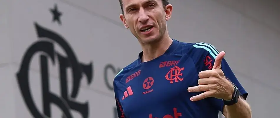 Filipe Luís chega a acordo com Flamengo, encerra novela e renova até 2027