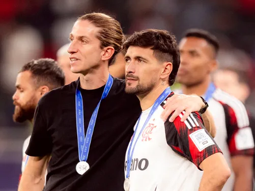 Flamengo desembarca no Rio após o vice da Copa Intercontinental sem Filipe Luís
