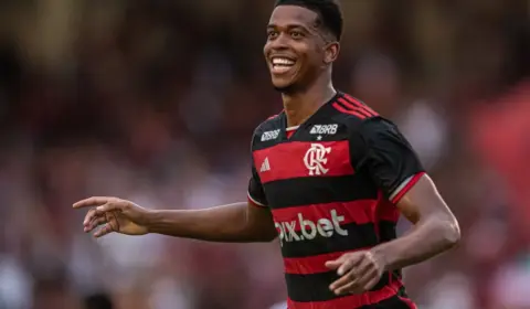 Flamengo empresta Carlinhos para time do Brasileirão