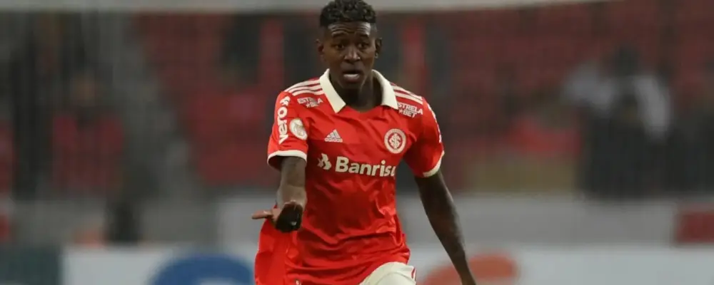 Flamengo supera a concorrência do Cruzeiro e contrata Vitão