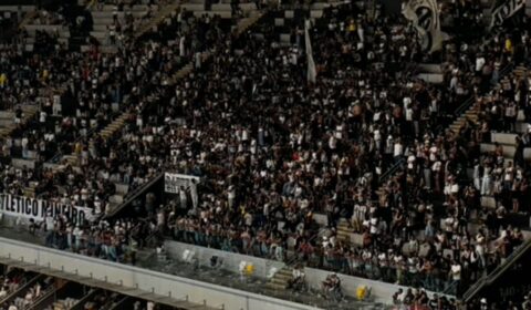 Galoucura faz protesto inusitado ao fim de Atlético x Palmeiras na Arena MRV; assista