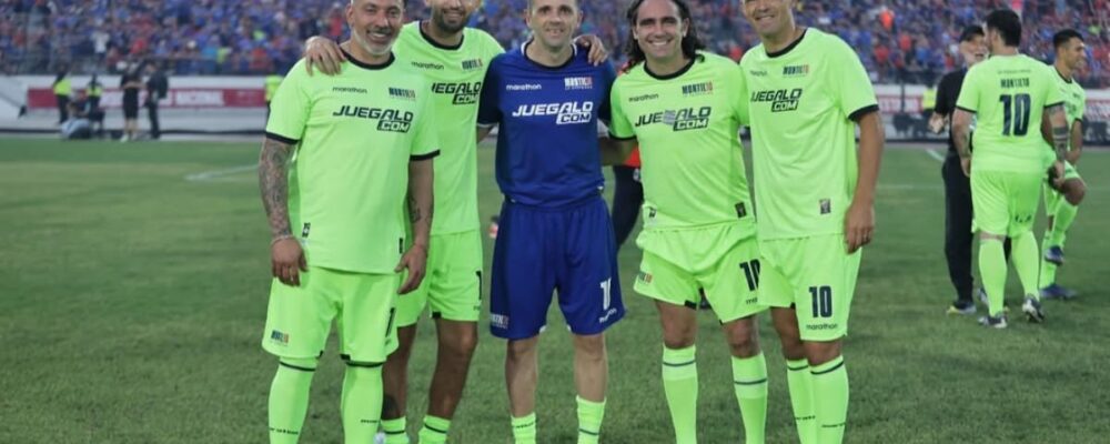 Ídolo do Cruzeiro cobre letra de marca para evitar formação da palavra ‘Galo’