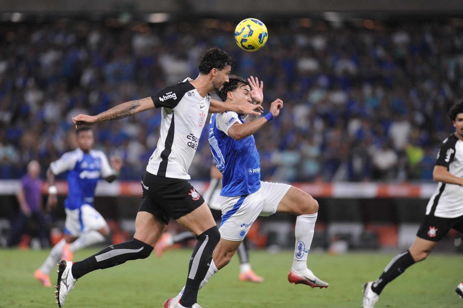 Cruzeiro frustrou torcedores ao perder por 1 a 0 para o Corinthians - (foto: Alexandre Guzanshe/EM D.A Press)