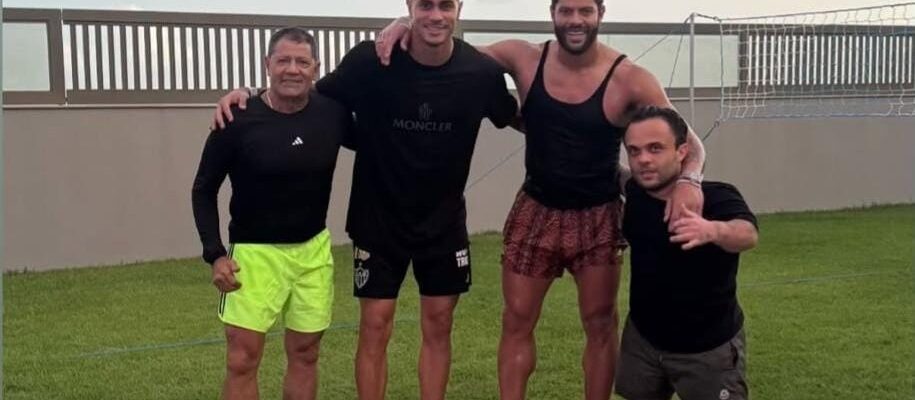Jogador do Atlético vence desafio, é carregado por Hulk e provoca