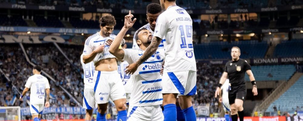 Jogador do Cruzeiro aproveita férias e faz transplante capilar