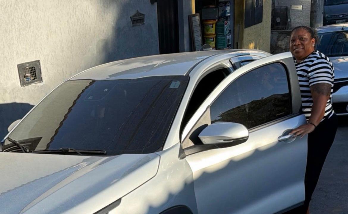 Mãe de Patrick Silva, do Atlético, com carro novo (foto: Reprodução/Instagram)