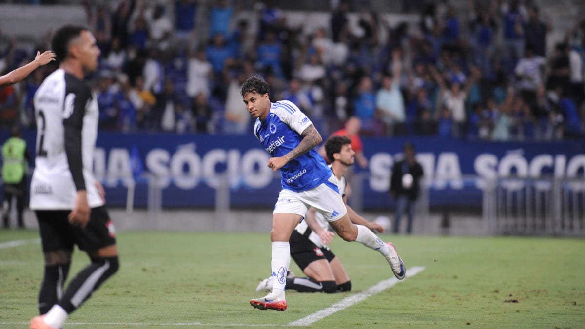 Kaio Jorge marcou os dois primeiros gols do Cruzeiro na vitória por 3 a 0 sobre o Corinthians - (foto: Alexandre Guzanshe/EM/D.A. Press)