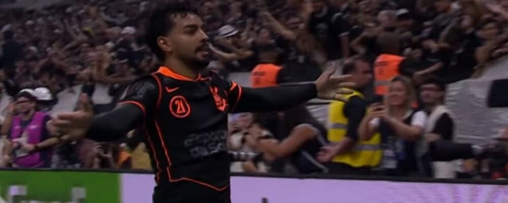 Lateral do Corinthians aplica ‘lei do ex’ contra o Cruzeiro; assista ao gol