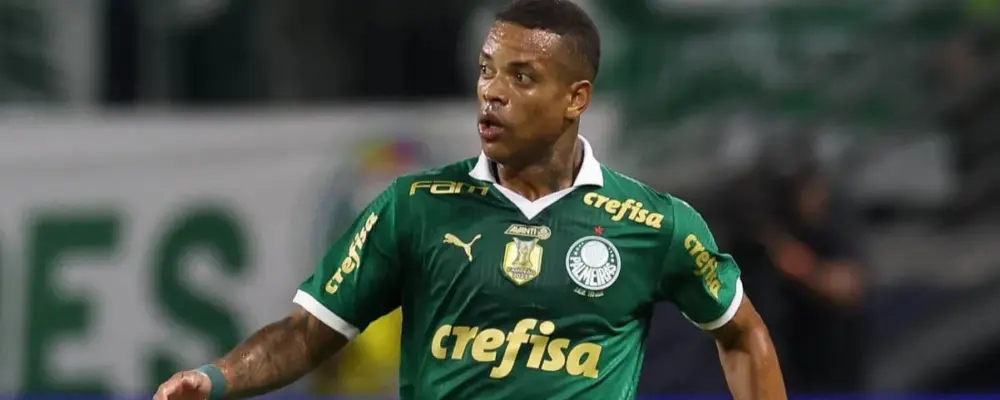 Lateral-esquerdo do Palmeiras entra na mira do Vasco para 2026