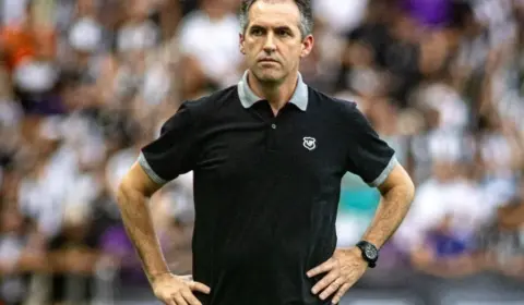 Léo Condé se despede do Ceará e lamenta rebaixamento: ‘tristeza’