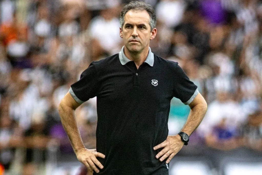 Léo Condé se despede do Ceará e lamenta rebaixamento: 'tristeza' (Foto: Divulgação/CSC)