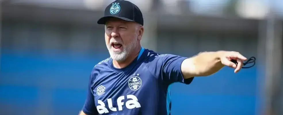 Mano Menezes projeta definir futuro no Grêmio nos próximos dias