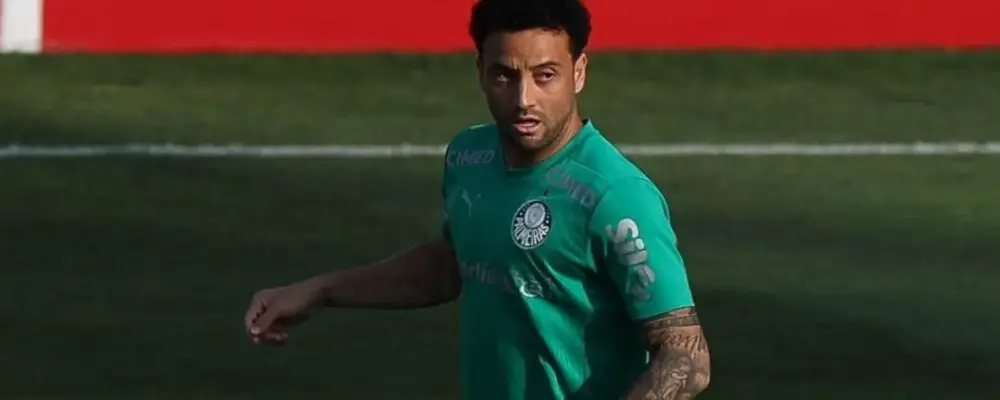 Meia sofre entorse e desfalca o Palmeiras contra o Atlético-MG