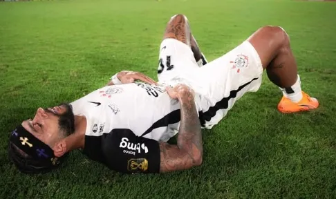 Memphis detona cartolas do Corinthians após título: “Vão fazer m… em outro lugar”