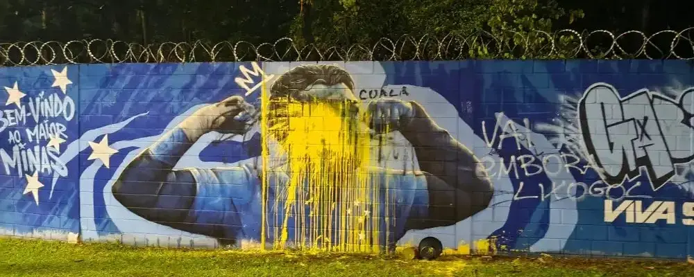 Mural de Gabigol no CT do Cruzeiro sofre vandalismo: ‘Vai embora, lixogol’