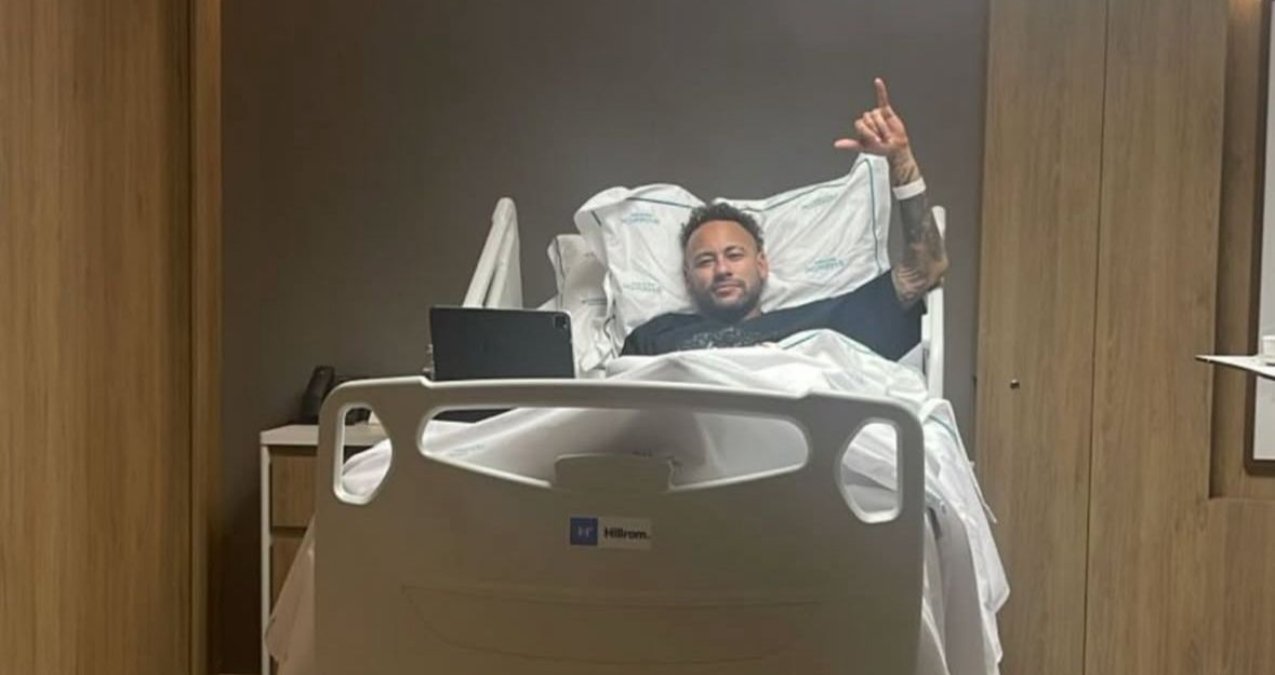 Neymar em leito do hospital (foto: Divulgação/Neymar)